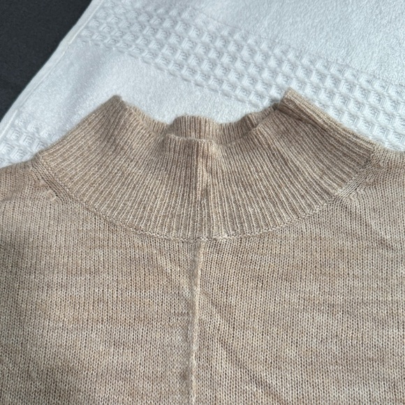 Banana Republic Men's Beige Turtleneck Sweater - Picture 3 of 8